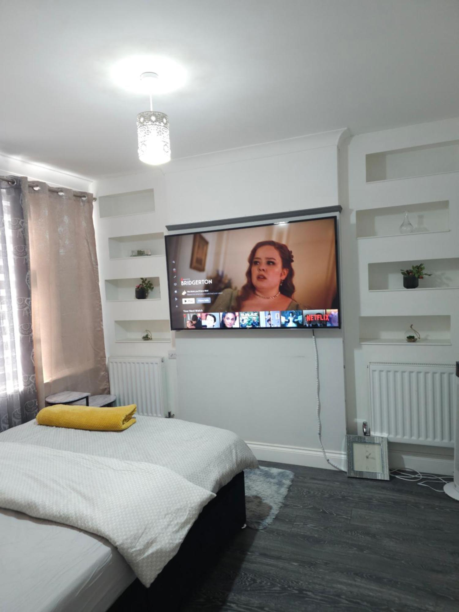 Dem'S Lodge Dagenham Bagian luar foto